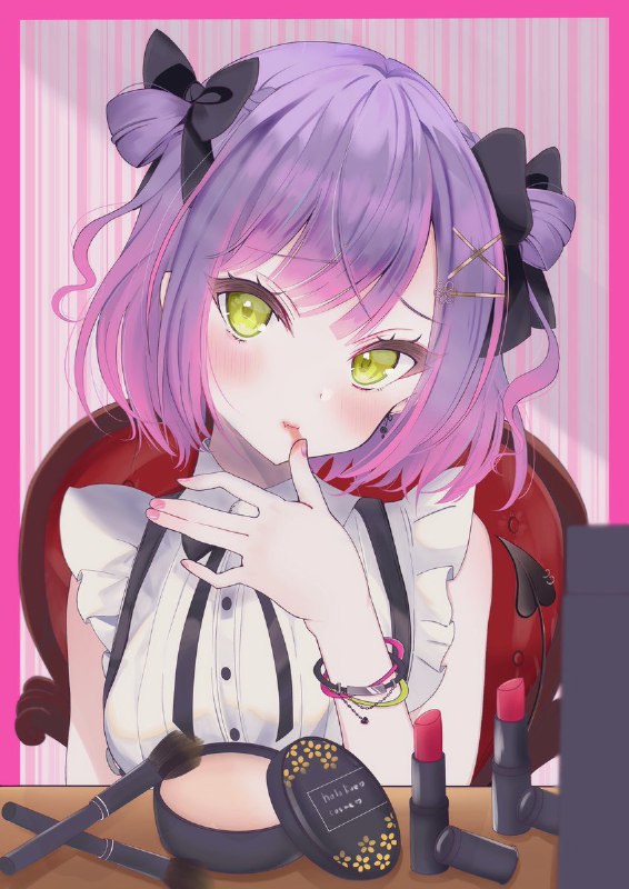 2周年記念のブレスレットをつけてるトワ様💄💟 #TOWART #ホロライブ source