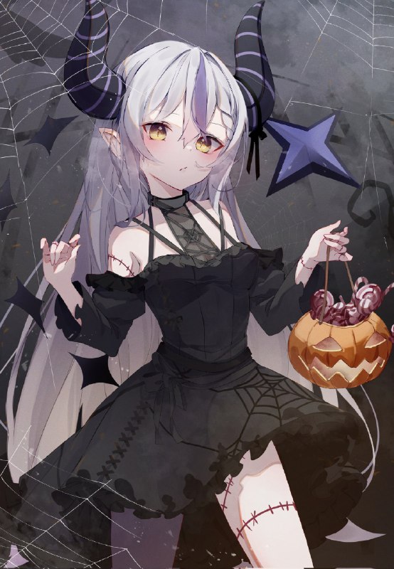 『ハロウィンラプ様』#laplus_artdesu #Halloween 🎃🕸 source