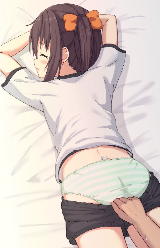 #NSFW 保健室で体育をサボって寝ている子 / たかすまひろ#オリジナル #パンツ #体操服 #縞パン #ズボン下ろし #ハーパン下ろし #ぱんつ #JC
